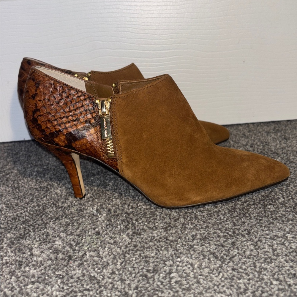 Michael Kors Chestnut Suede Pointed Toe Ankle Booties w/ Snakeskin Heel size 6M - Picture 3 of 10
